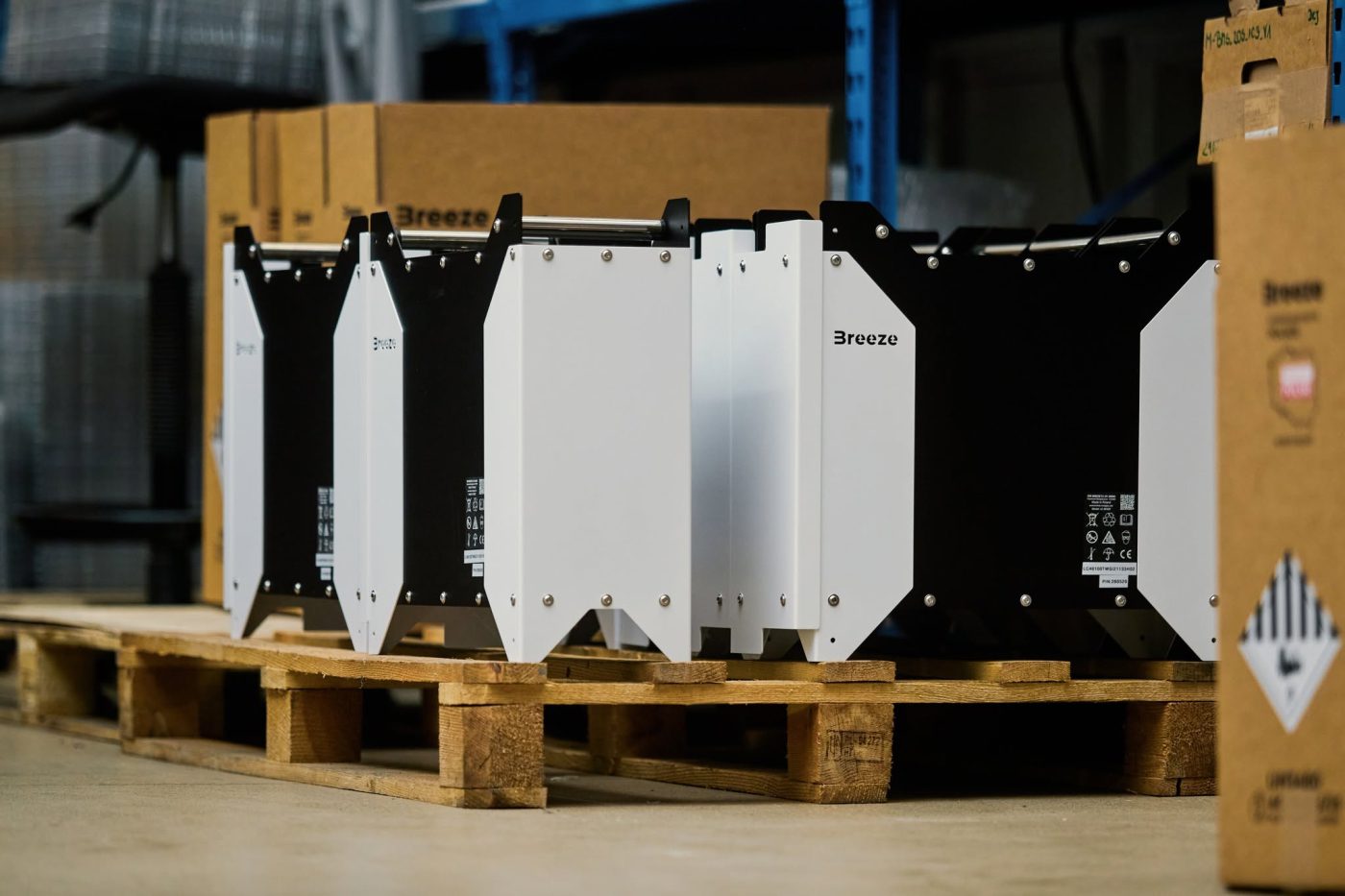 Magazyny energii Breeze ION R48100 wyprodukowane w Polsce, gotowe do wysyłki